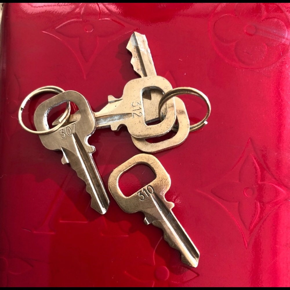 Authentic LV lock keys , 317